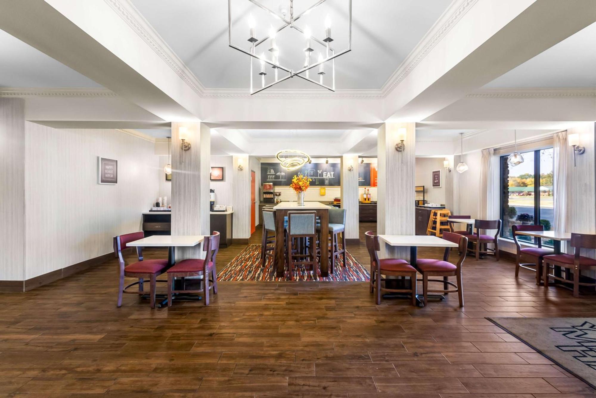 Hampton Inn Marion Exterior photo